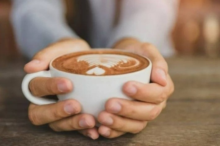 Một ly cà phê vào mỗi buổi sáng mang lại lợi ích cho hệ vi sinh đường ruột. Ảnh: Shutterstock.