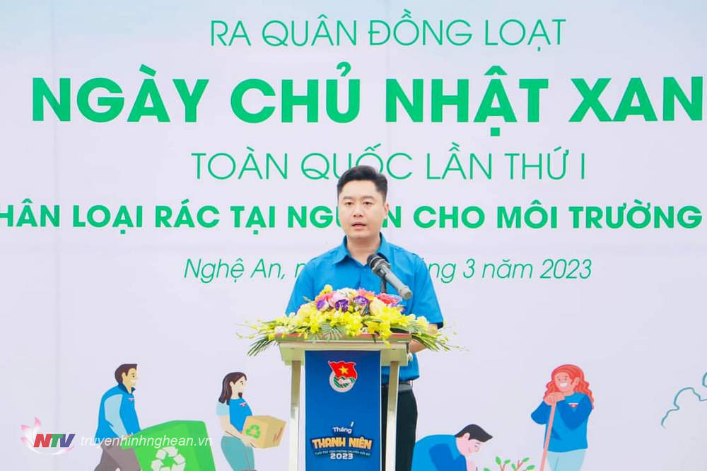 Đồng chí Lê Văn Lương - Bí thư Tỉnh đoàn Nghệ An phát biểu tại buổi lễ.