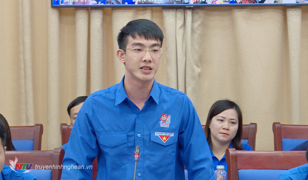 Bí thư Đoàn Khối Các cơ quan tỉnh Nguyễn Công Minh đặt câu hỏi về công tác chuyển đổi số.