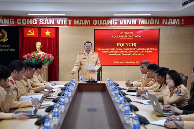 Thiếu tướng Nguyễn Văn Trung - Cục trưởng Cục CSGT chỉ đạo các nội dung liên quan đến đăng kiểm xe ô tô trong cuộc họp diễn ra chiều ngày 10/3.