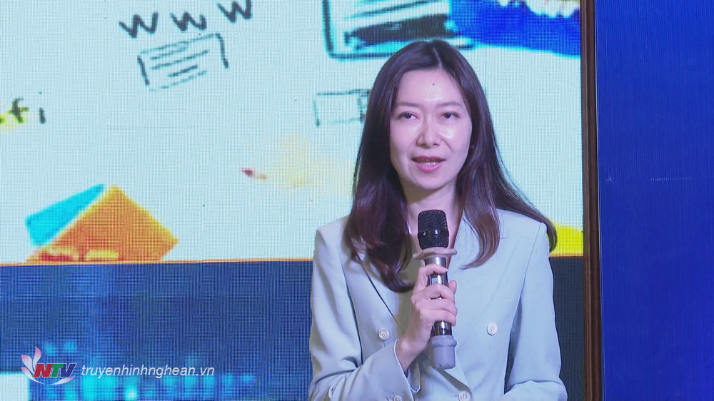 Bà Zhu Dan - Phó trưởng đại diện Tập đoàn truyền thông Trung Quốc (CMG) tại khu vực châu Á Thái Bình Dương trao đổi về Mô hình sản xuất và phân phối tin tức đa nền tảng của CCTV.