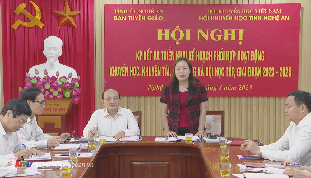 Trưởng Ban Tuyên giáo Tỉnh uỷ Nguyễn Thị Thu Hường phát biểu tại hội nghị.