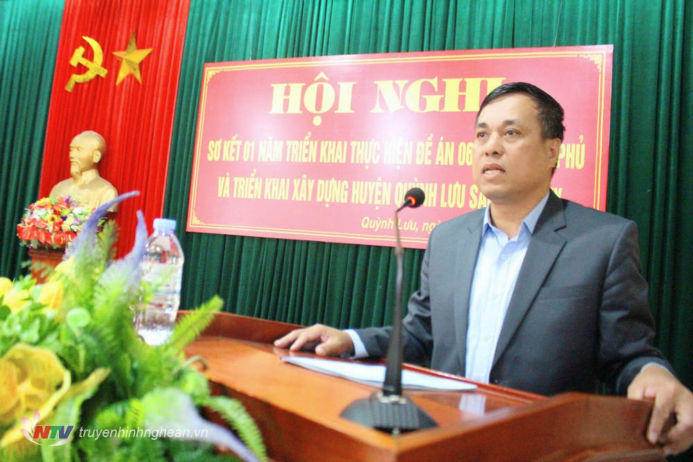 Đồng chí Hoàng Văn Bộ - Phó Bí thư Huyện ủy, Chủ tịch UBND huyện phát biểu tại hội nghị.