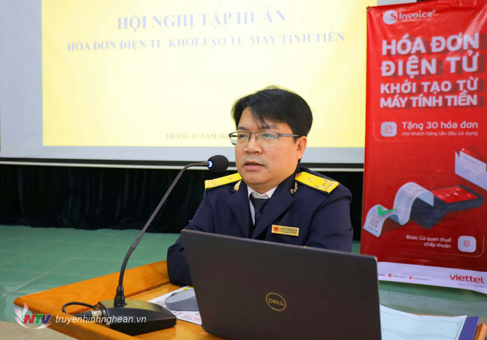 Đồng chí Ngô Tiến Hưng, Phó Chi cục Trưởng Chi cục Thuế Sông Lam II  phat biểu tại hội nghị.