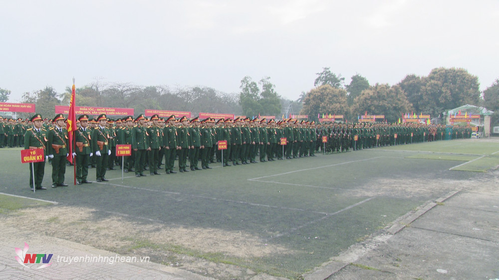 Các lực lượng tham dự buổi lễ.