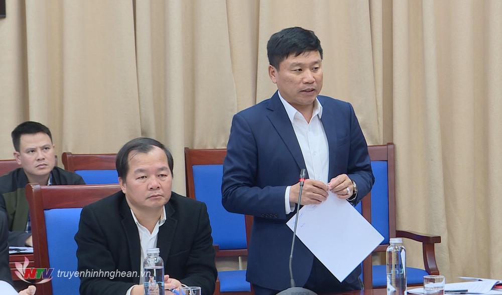 Giám đốc Sở GTVT Hoàng Phú Hiền phát biểu tại cuộc họp.