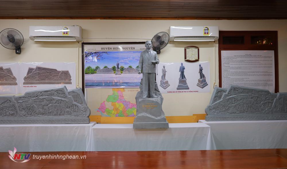 Mẫu phác thảo bước  2 tượng đài cố Tổng Bí thư Lê Hồng Phong.