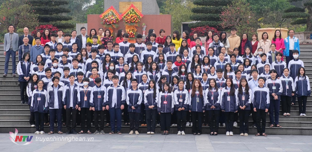 Đội tuyển học sinh giỏi quốc gia của Trường THPT chuyên Phan Bội Châu. 