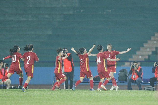 U20 nữ Việt Nam ăn mừng bàn thắng của Nhật Lan. Ảnh: VFF