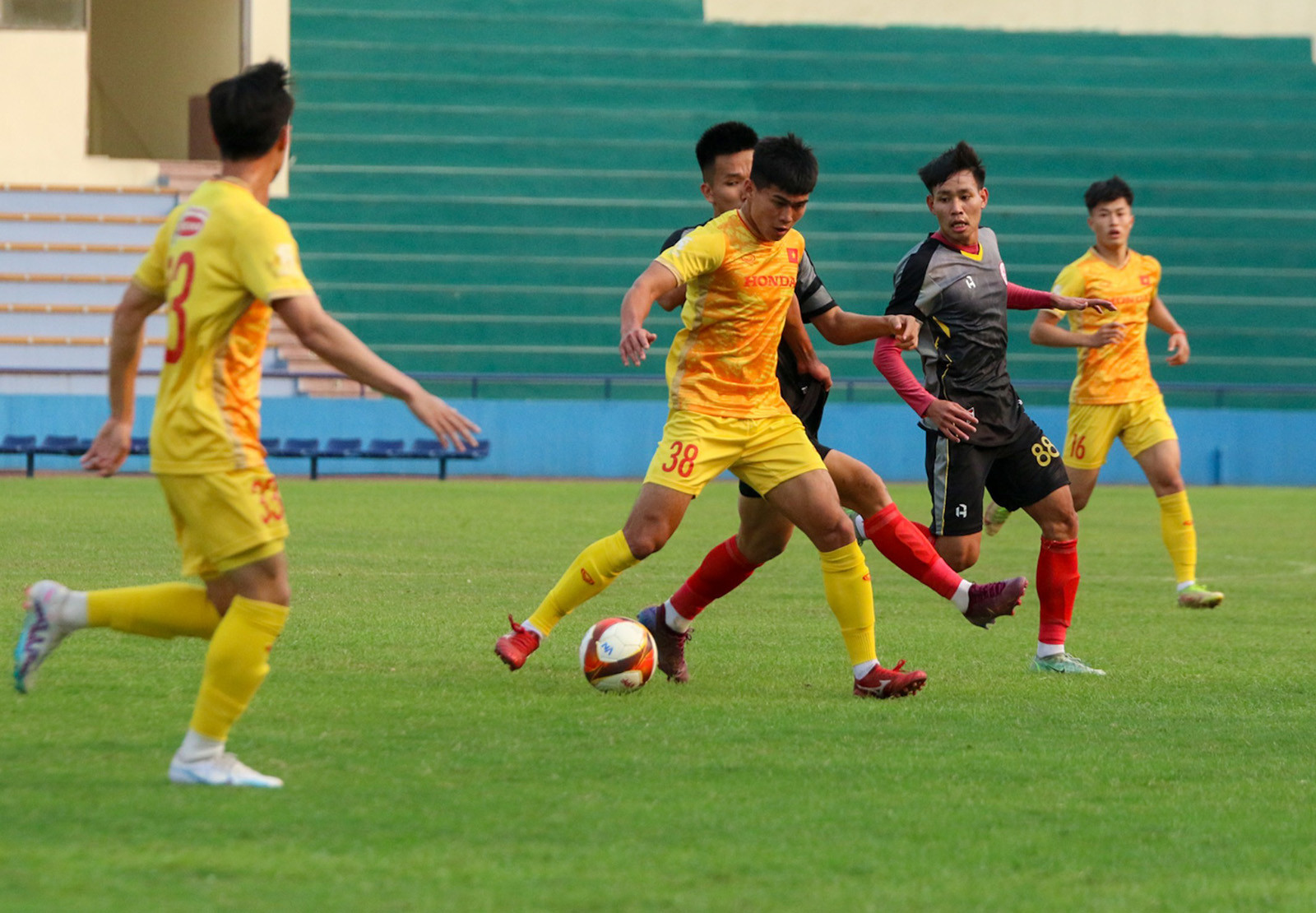 U23 Việt Nam có trận đấu tập đầu tiên dưới triều đại HLV Troussier