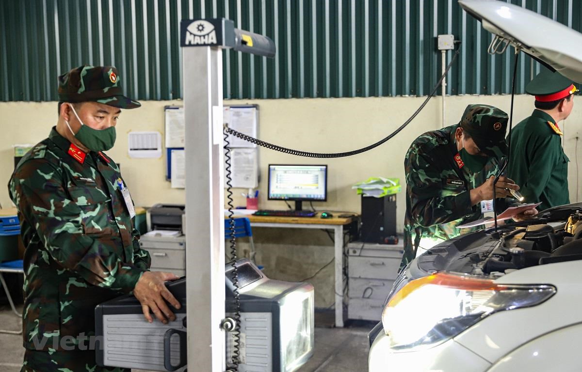 Các kiểm định viên quân sự đã sẵn sàng hỗ trợ cho công tác đăng kiểm xe cơ giới tại Hà Nội. 