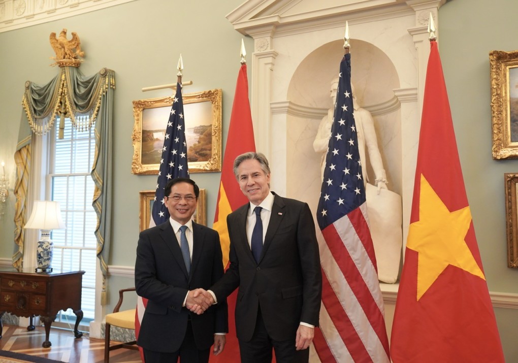 Bộ trưởng Ngoại giao Bùi Thanh Sơn và Ngoại trưởng Mỹ Antony Blinken tại thủ đô Washington, Mỹ ngày 25/3. Ảnh: BNG