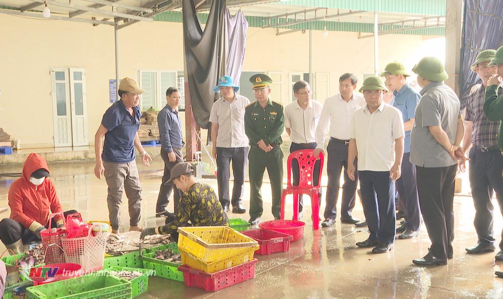 Đoàn công tác đã kiểm tra cơ sở chế biến tại xã Tiến Thuỷ, huyện Quỳnh Lưu,