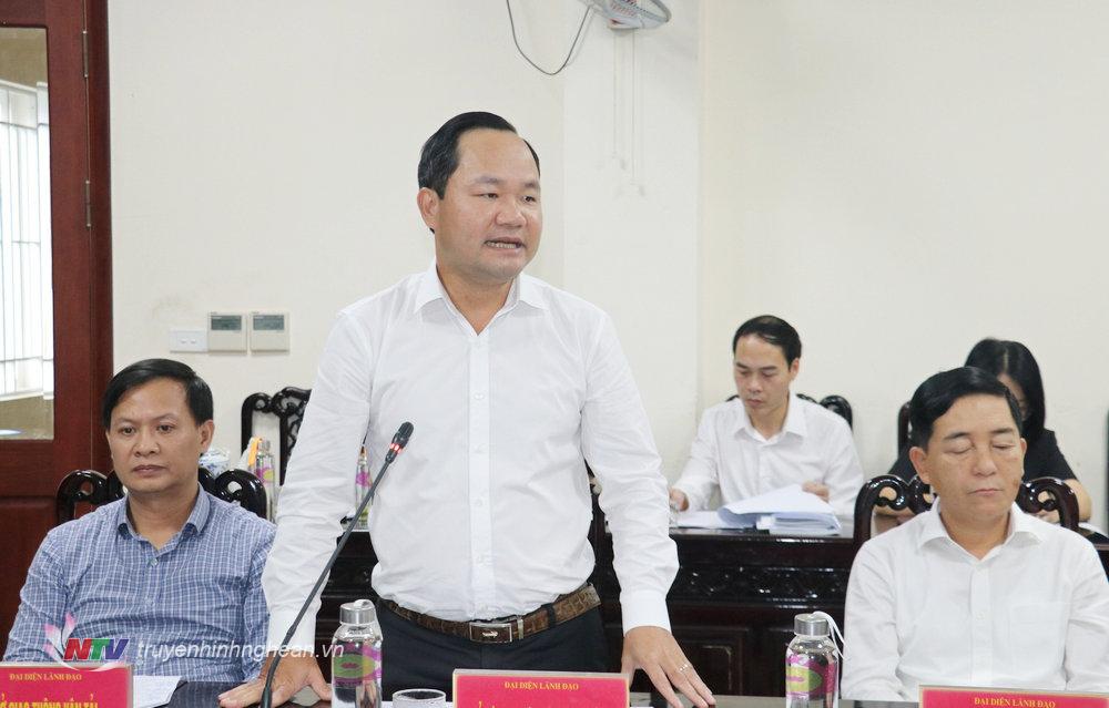 Giám đốc Sở Tài nguyên và Môi trường Hoàng Quốc Việt phát biểu tại phiên tiếp dân. 