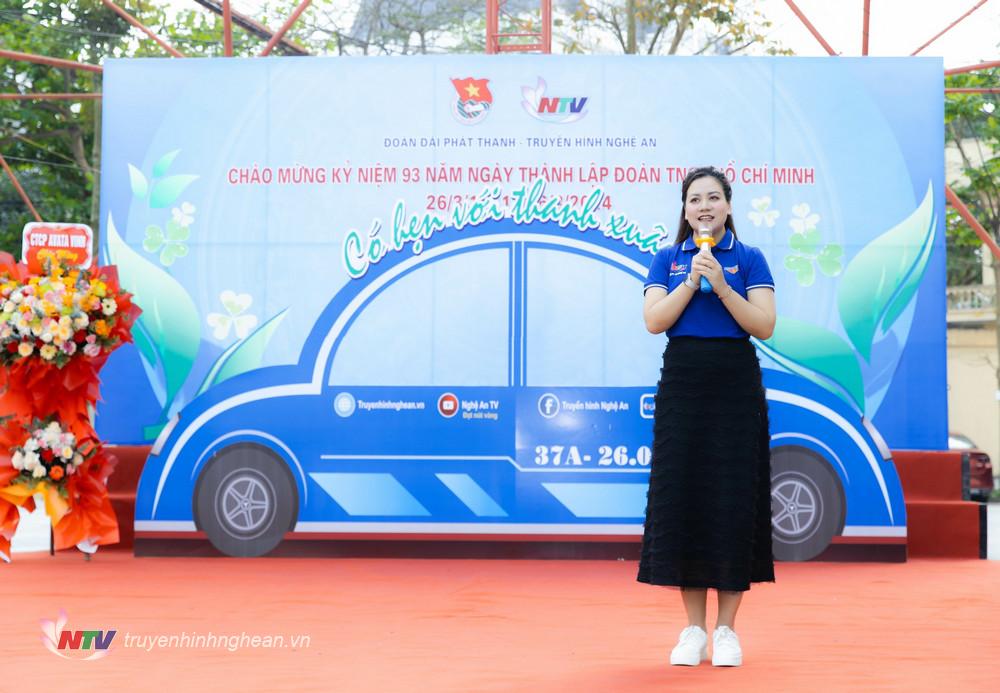 Đồng chí Nguyễn Thu Hằng - Bí thư Chi đoàn Đài PT-TH Nghệ An phát biểu tại chương trình.