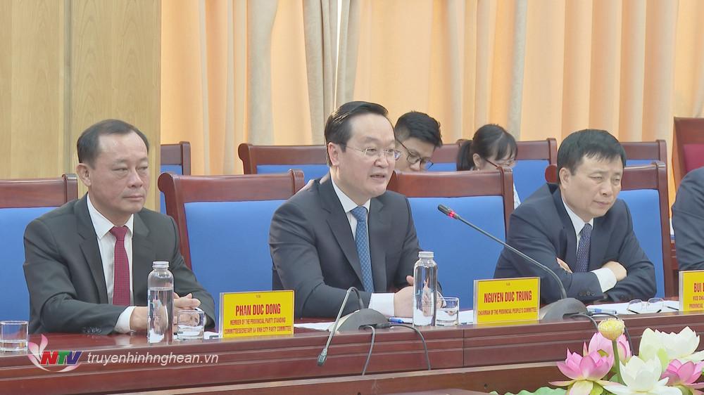 Chủ tịch UBND tỉnh Nguyễn Đức Trung phát biểu tại cuộc làm việc. 