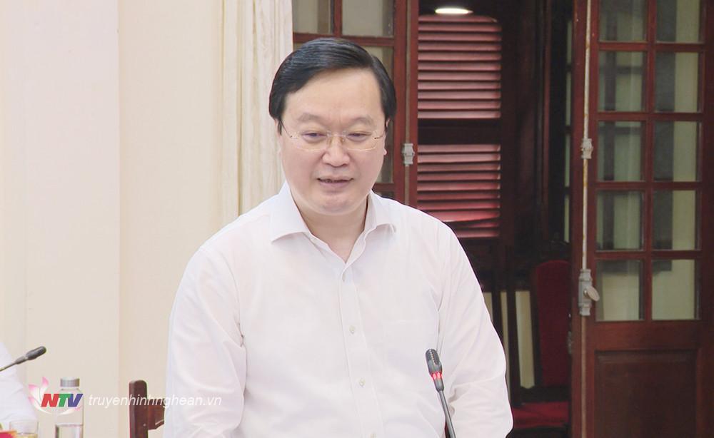 Đồng chí Nguyễn Đức Trung - Phó Bí thư Tỉnh ủy, Chủ tịch UBND tỉnh phát biểu thảo luận. 