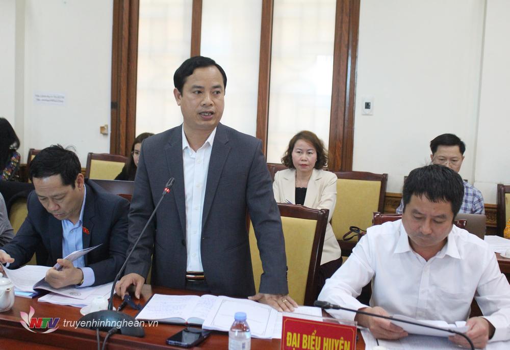 Đồng chí Nguyễn Văn Thưởng - Phó Chủ tịch UBND huyện Quỳnh Lưu phát biểu tại buổi làm việc