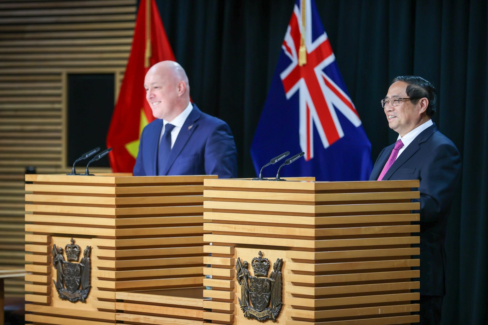 Thủ tướng Phạm Minh Chính và Thủ tướng New Zealand Christopher Luxon gặp gỡ báo chí thông báo kết quả tốt đẹp của cuộc hội đàm