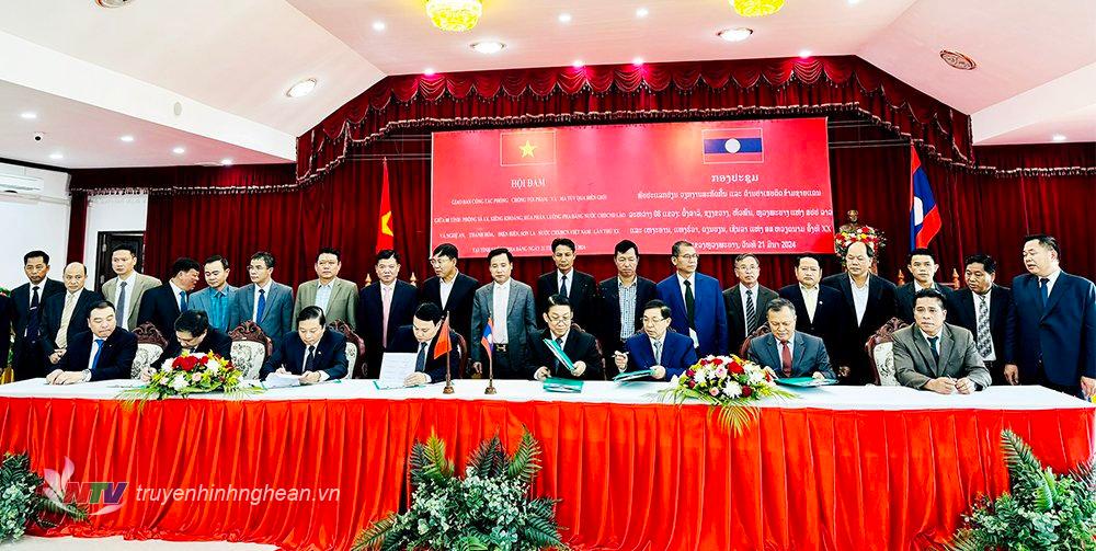 Lãnh đạo các tỉnh ký Biên bản ghi nhớ giữa 8 tỉnh Việt – Lào trong đấu tranh phòng, chống ma túy trong thời gian tới.