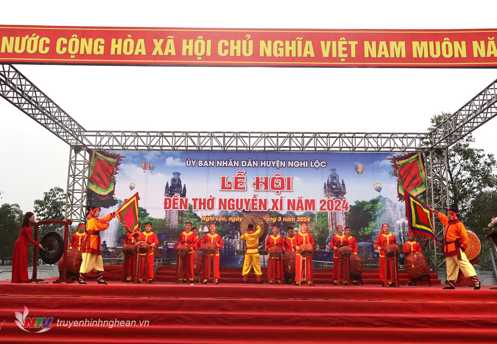 Màn trống khai hội đền Nguyễn Xí năm 2024.
