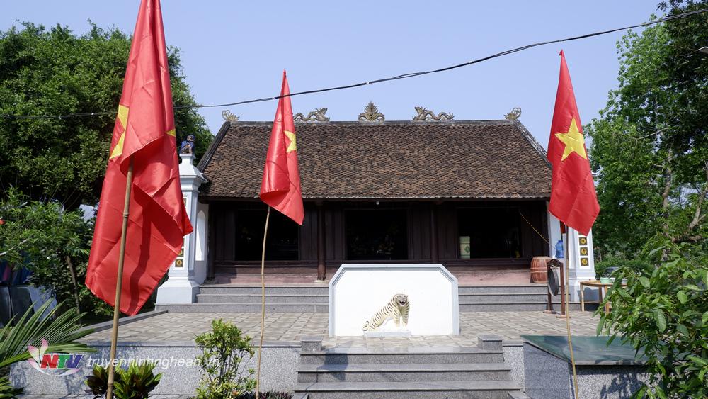 Nhà thờ họ Nguyễn Tư, thuộc xóm Tân Hoa, xã Trung Phúc Cường được xây dựng vào thời Nguyễn. 