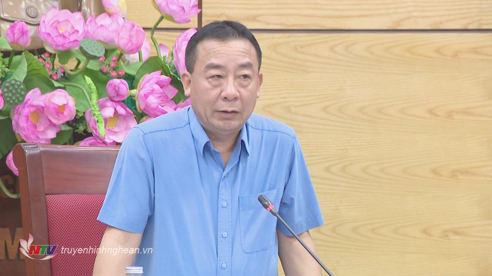 Phó Chủ tịch UBND tỉnh Nguyễn Văn Đệ phát biểu chỉ đạo tại cuộc họp.