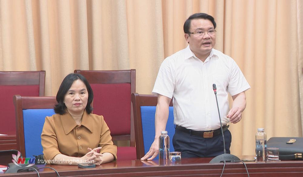 Giám đốc Sở NN&PTNT Phùng Thành Vinh phát biểu tại cuộc họp.