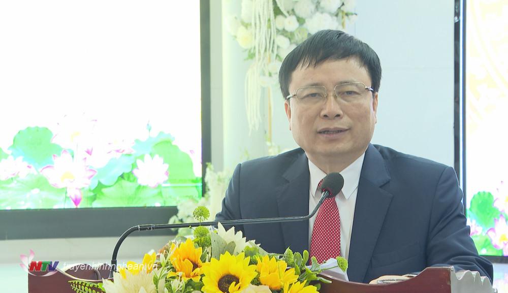Phó Chủ tịch UBND tỉnh, Trưởng ban Vì sự tiến bộ phụ nữ tỉnh Bùi Đình Long phát biểu tại hội nghị.