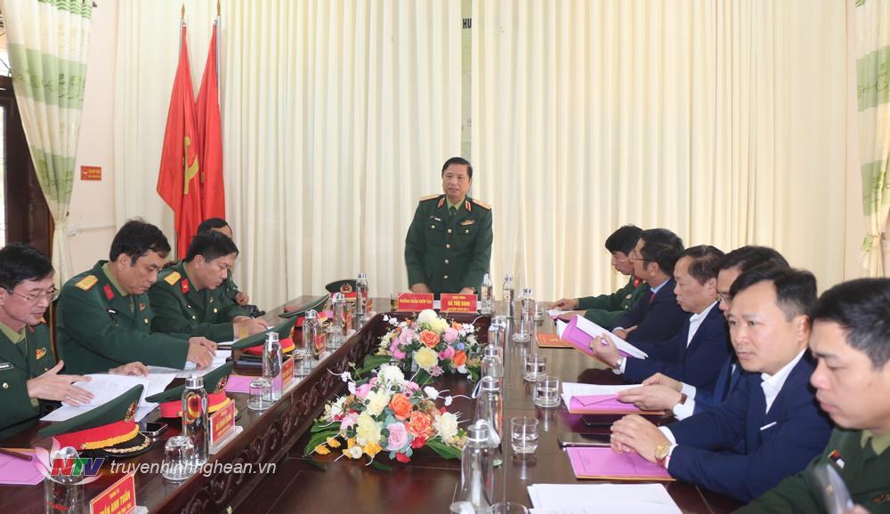 Toàn cảnh buổi làm việc tại Ban chỉ huy quân sự huyện Quỳ Châu.