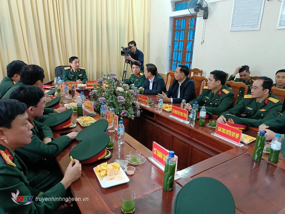Toàn cảnh buổi làm việc tại Ban chỉ huy quân sự huyện Quỳ Hợp.