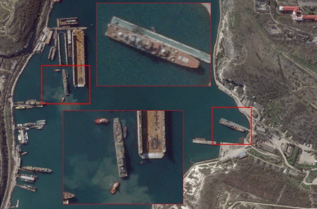 Hai tàu đổ bộ Đề án 775 của Nga tại cảng Sevastopol trong ảnh vệ tinh hôm 25/3. Ảnh: Planet Labs