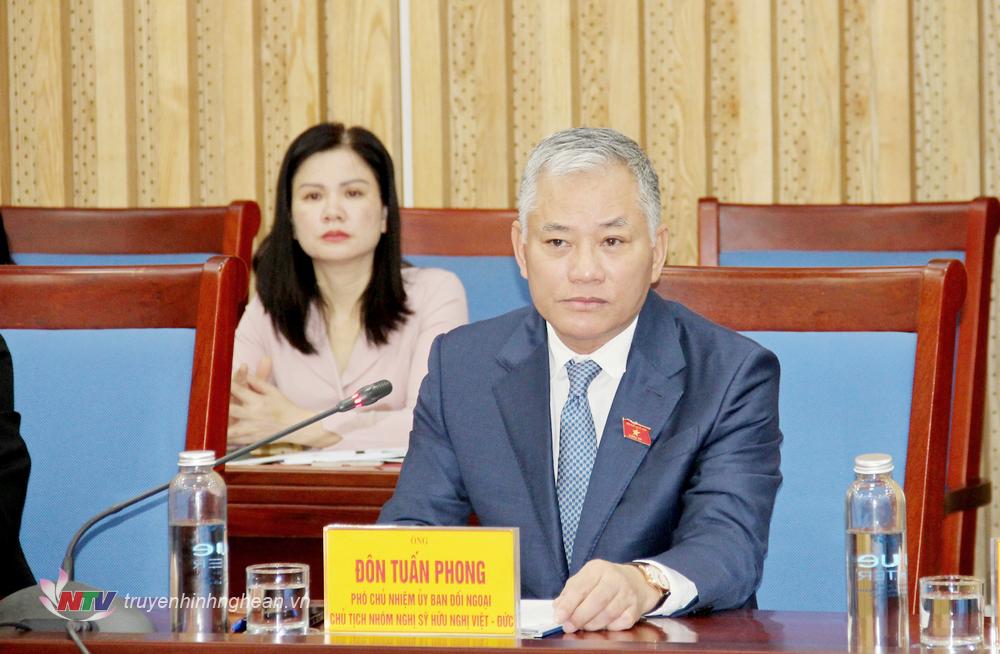 Phó Chủ nhiệm Ủy ban Đối ngoại của Quốc hội, Chủ tịch Nhóm Nghị sỹ Hữu nghị Việt - Đức Đôn Tuấn Phong phát biểu tại cuộc làm việc.