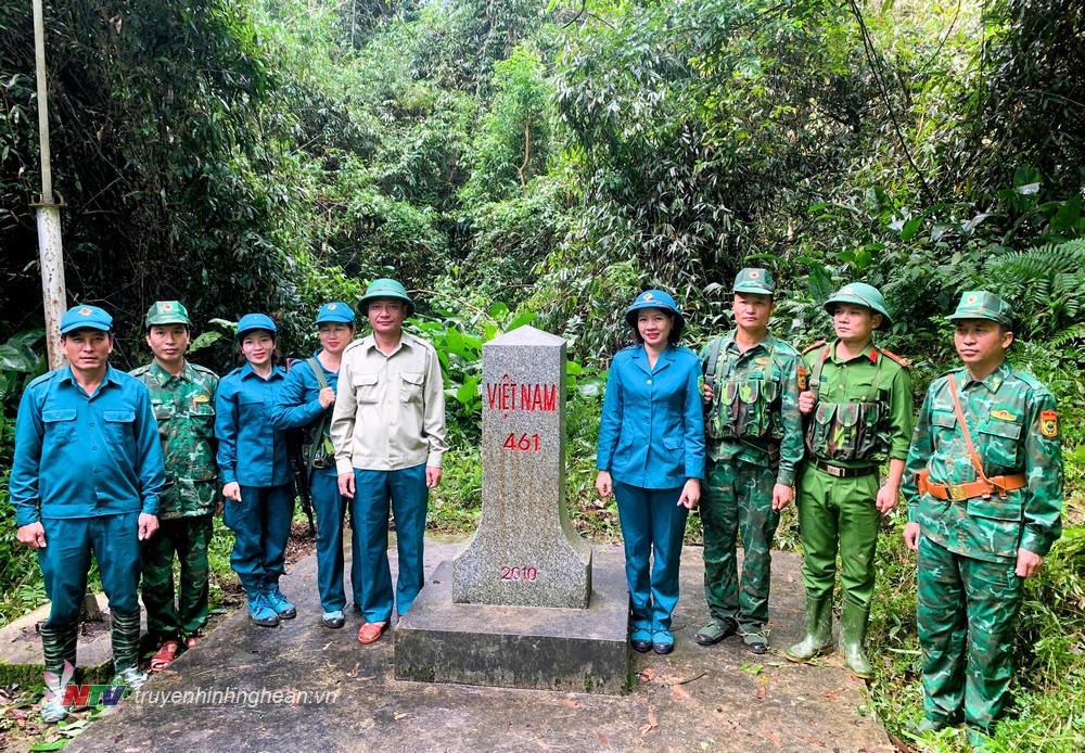 . Bộ đội Biên phòng tỉnh Nghệ An phối hợp các lực lượng và Nhân dân địa phương tổ chức tuần tra bảo vệ chủ quyền an ninh biên giới