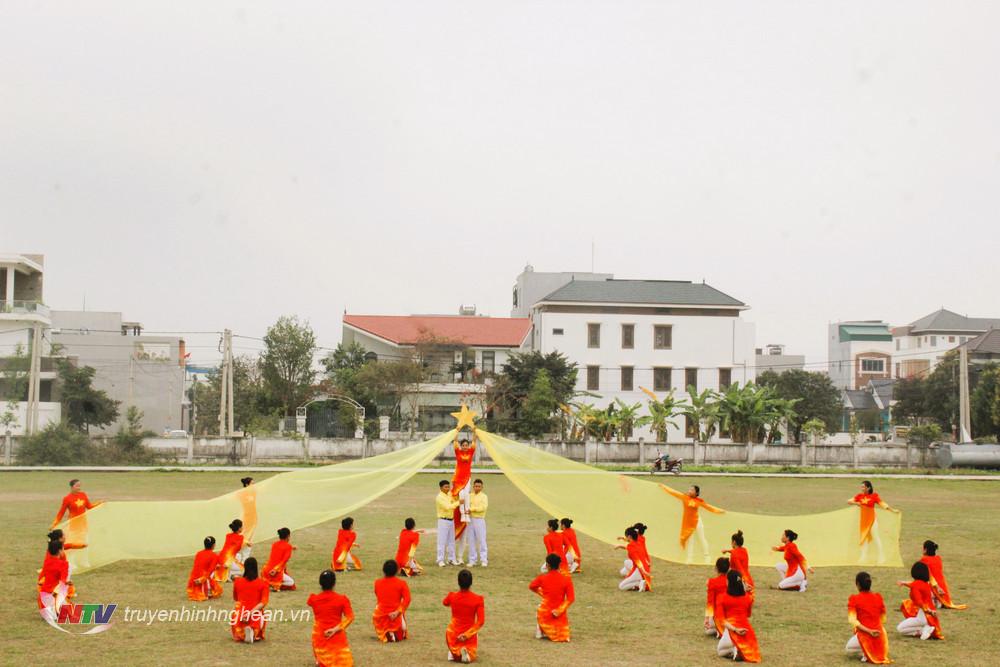 Các tiết mục tham gia hội thi dân vũ tại cụm Nam Nông Giang