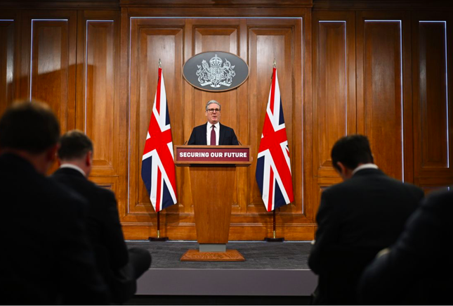 Thủ tướng Anh Keir Starmer trong cuộc họp báo ngày 15/3. (Ảnh: Getty)