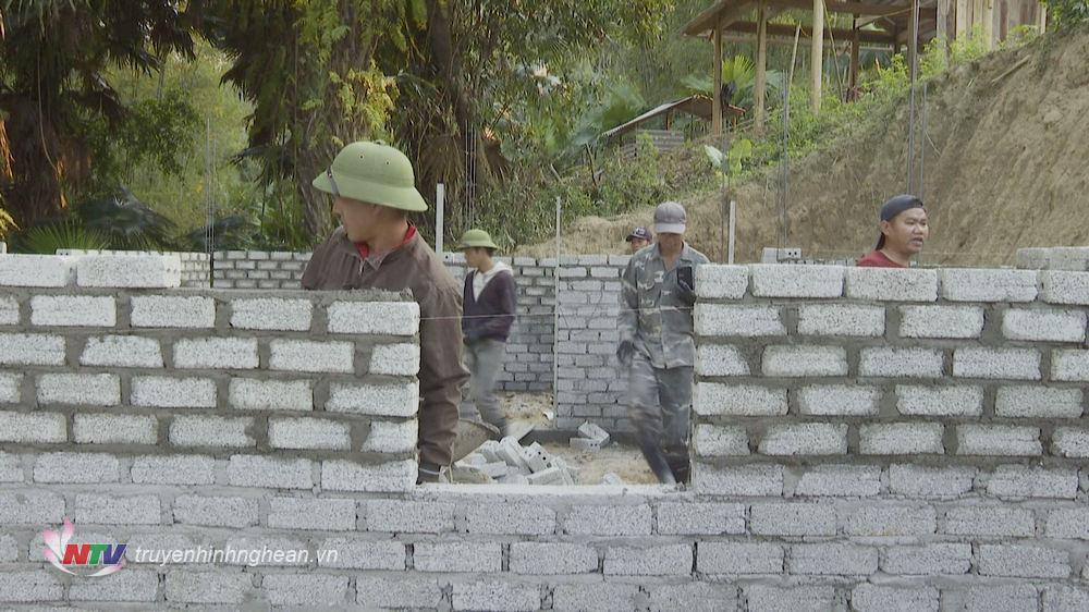 Huyện Tương Dương đang thực hiện phong trào thi đua “90 ngày đêm” xây dựng, sửa chữa nhà ở cho người nghèo, người có hoàn cảnh khó khăn về nhà ở từ 1/3 đến 1/6/2025.