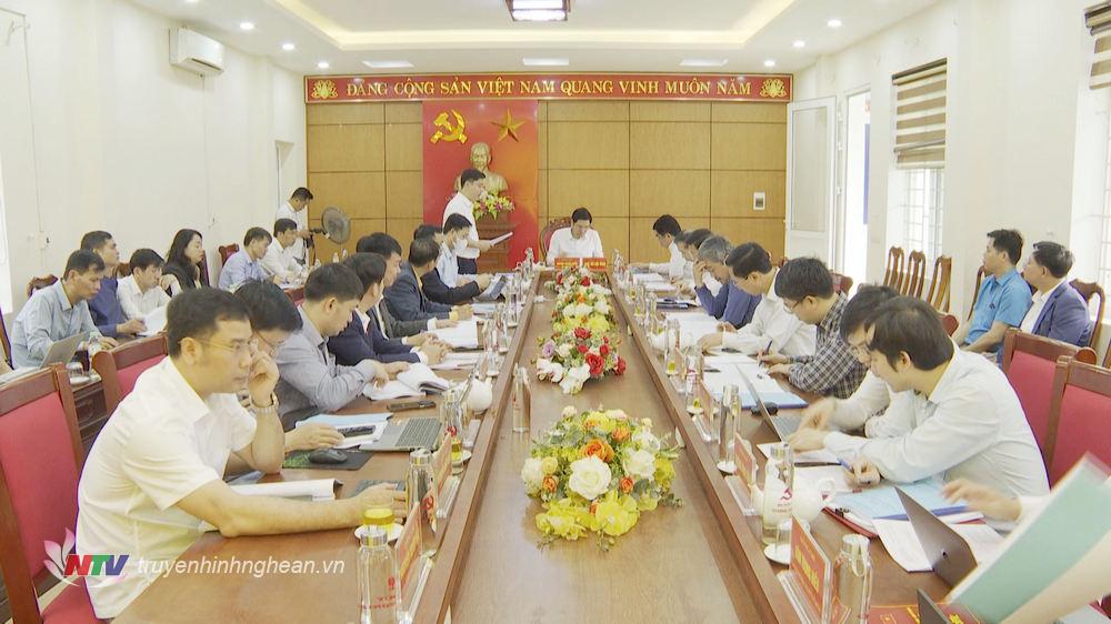 Phó Bí thư Thường trực Tỉnh ủy Hoàng Nghĩa Hiếu làm việc với lãnh đạo huyện Tương Dương.