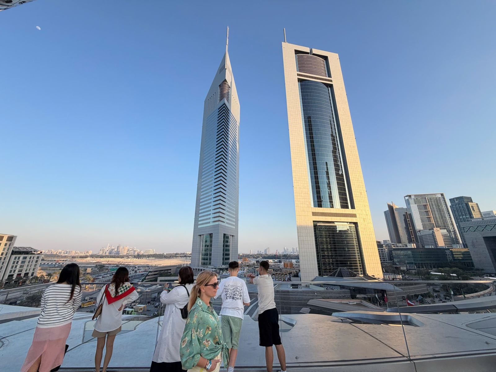 Du khách Việt trải nghiệm du lịch tại một nước Trung Đông. Ảnh: Nam Lê