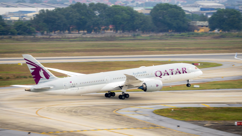 Máy bay của hãng hàng không Qatar Airways ở Cảng Hàng không Quốc tế Nội Bài.