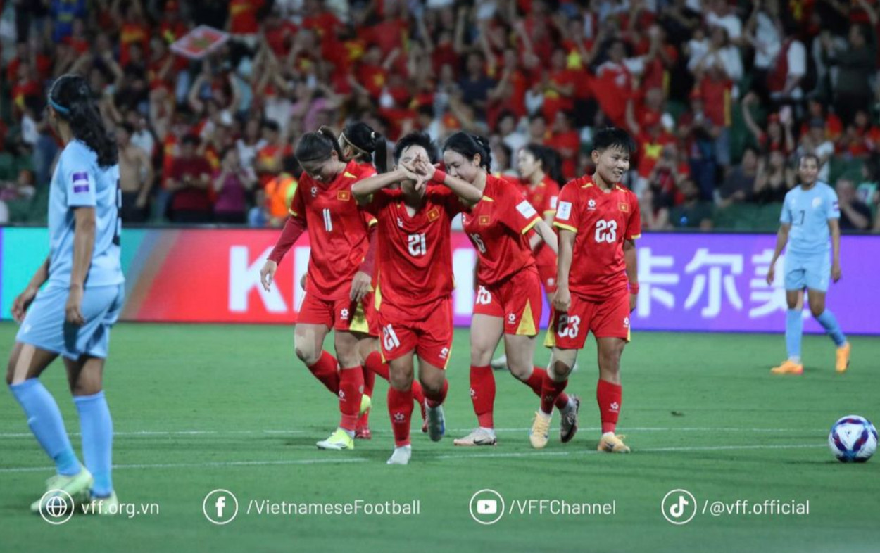 Tuyển nữ Việt Nam chiến đấu tới cùng. Ảnh: VFF