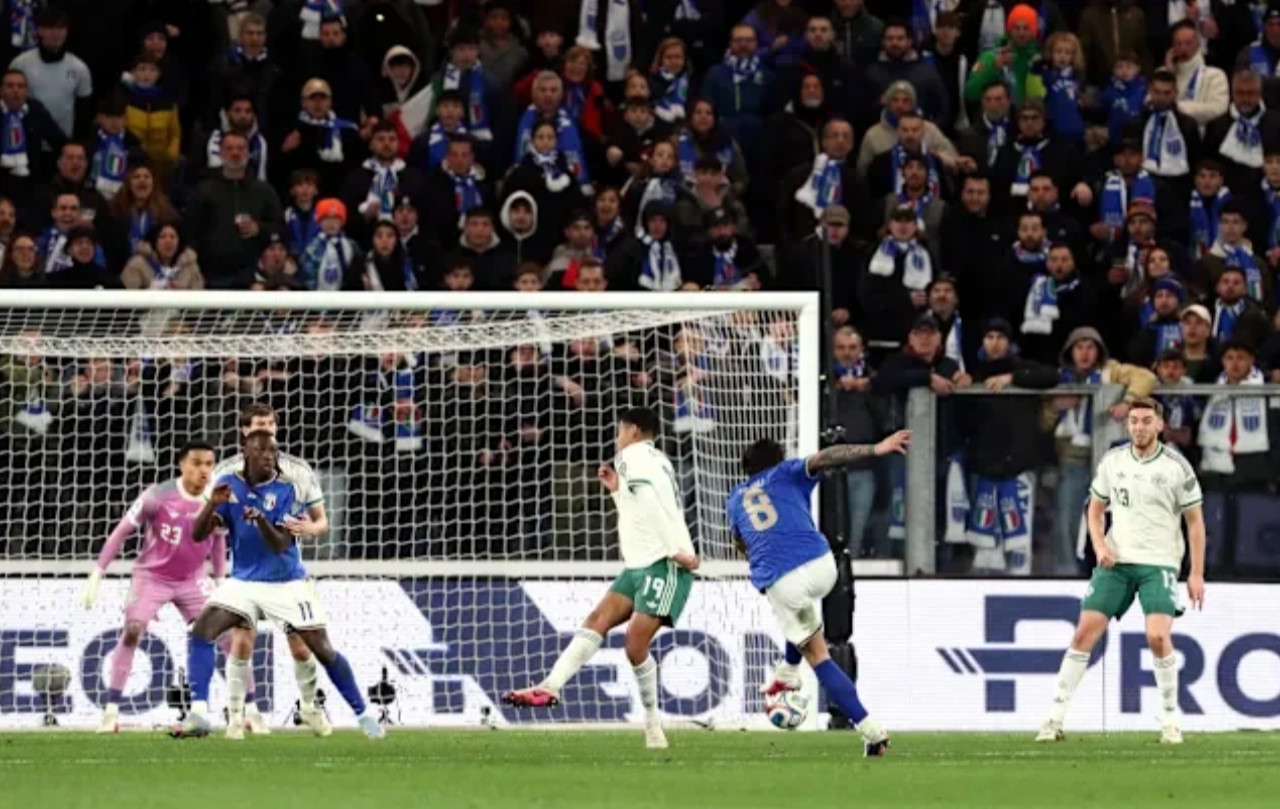 Sandro Tonali mở tỷ số cho Italy (Ảnh: Getty).