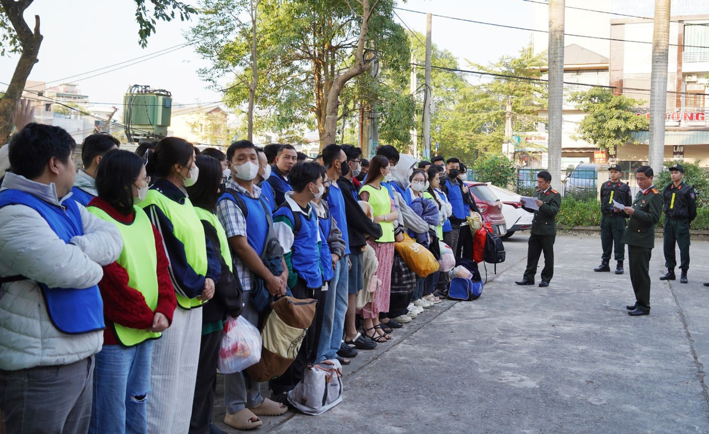 Hàng chục đối tượng liên quan đường dây lừa đảo bị triệu tập làm việc.