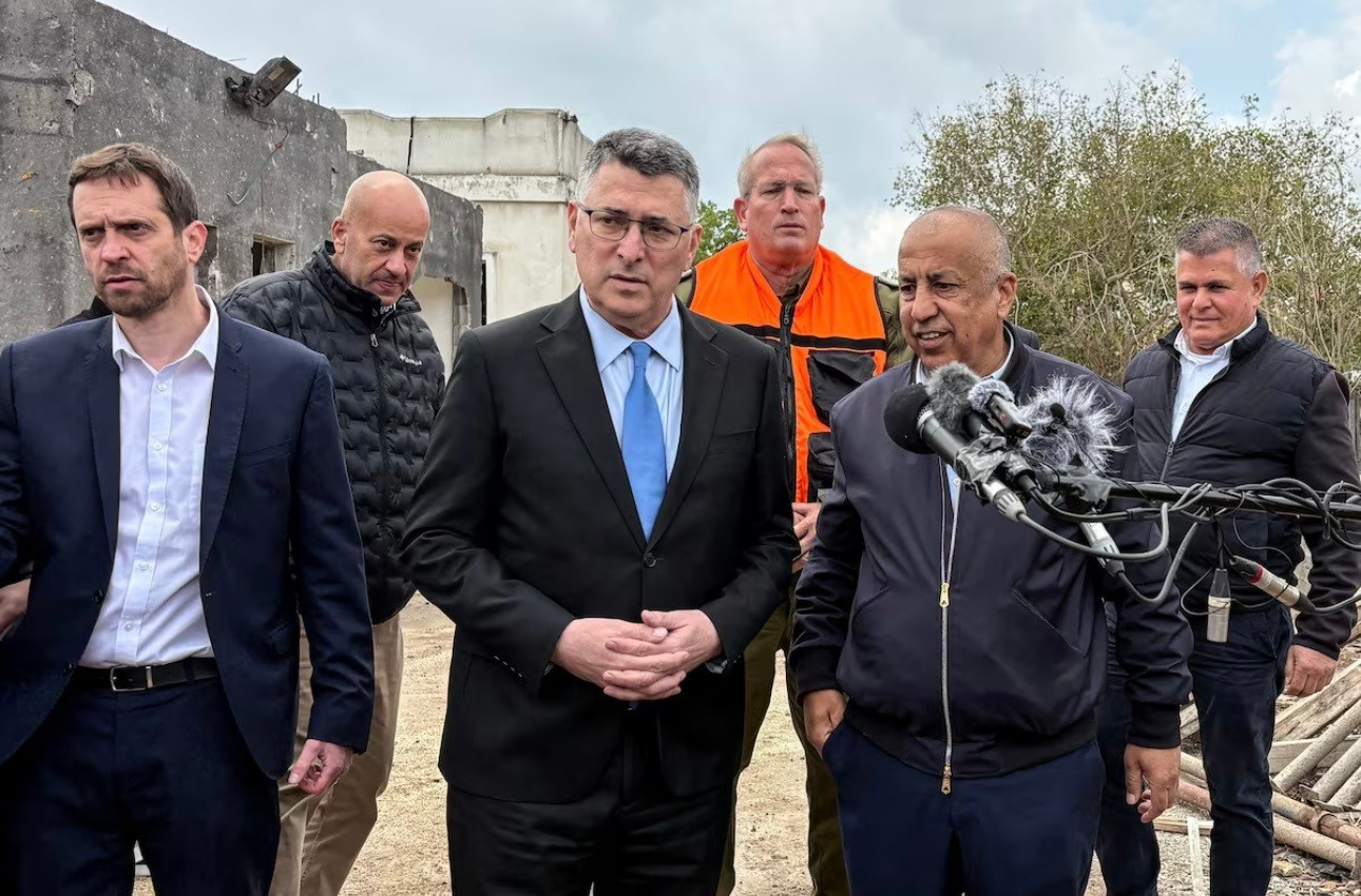 Ngoại trưởng Israel Gideon Saar (giữa). (Ảnh: Reuters)