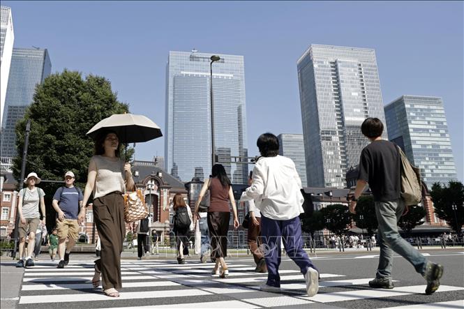 Một ngày nắng nóng tại Tokyo (Nhật Bản) vào tháng 6/2025. Ảnh: Kyodo/TTXVN