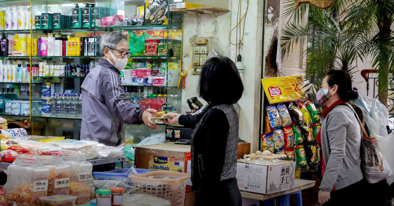 Hộ kinh doanh tại chợ truyền thống. Ảnh: Linh Huỳnh.