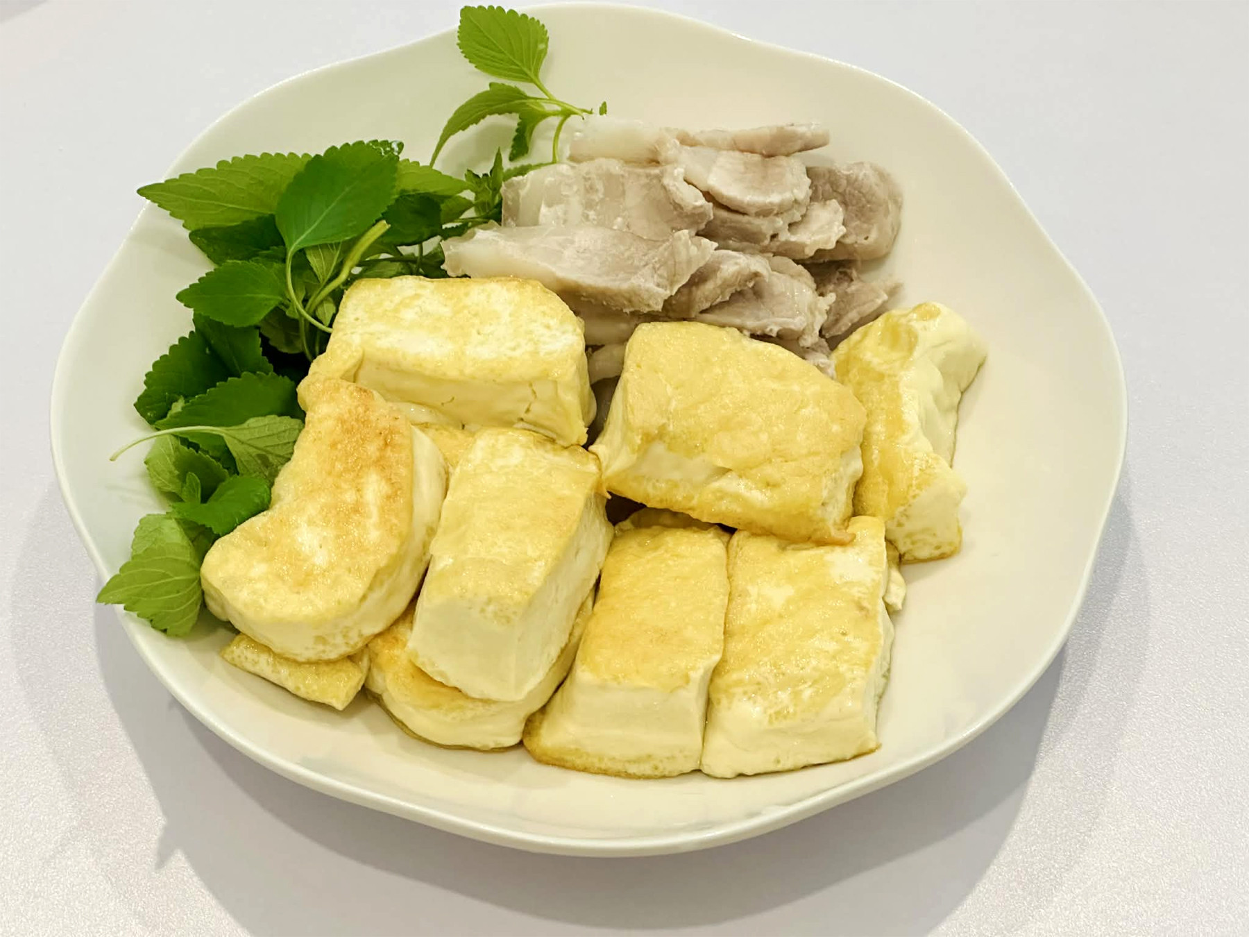 Đậu phụ là một trong những nguồn cung cấp nhiều canxi. Ảnh: Ban Mai