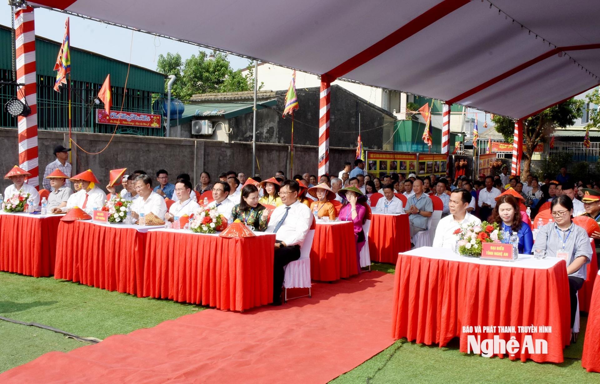 Quang cảnh buổi Lễ khai mạc Lễ hội Đền Mai Bảng. Ảnh: Công Kiên