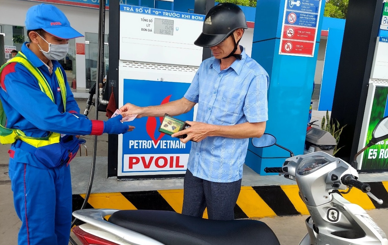 Giá xăng dầu tăng rất mạnh.
