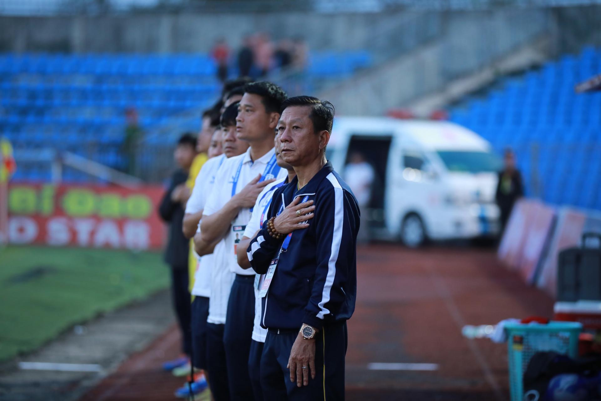 Ông Văn Sỹ Sơn - HLV trưởng SLNA. Ảnh: Đức Anh